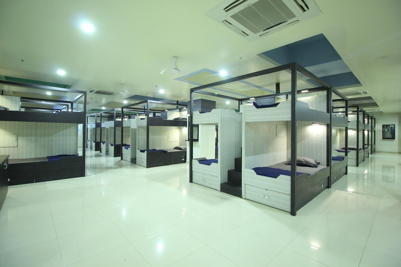 Jackpot Room In & Out Dormitory Ahmedabad Exterior photo