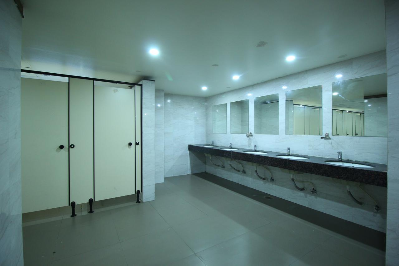 Jackpot Room In & Out Dormitory Ahmedabad Exterior photo